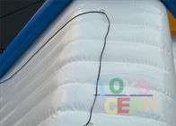 Los juegos inflables blancos/azules del CE de los deportes emplean la prenda impermeable animosa para la piscina